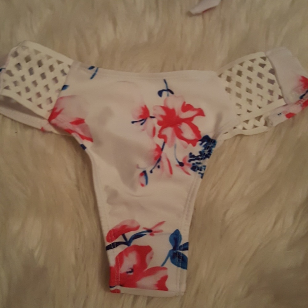 NEW! Floral Bikini - Picture 5 of 6