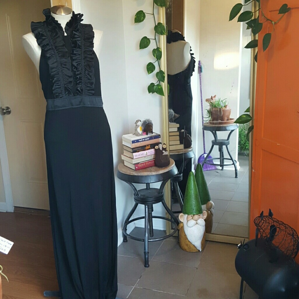 Esley Ruffle Halter Maxi Dress