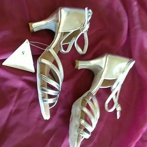 NWT LATIN SALSA BALLROOM DANCE SH0ES SILVER SIZE 9