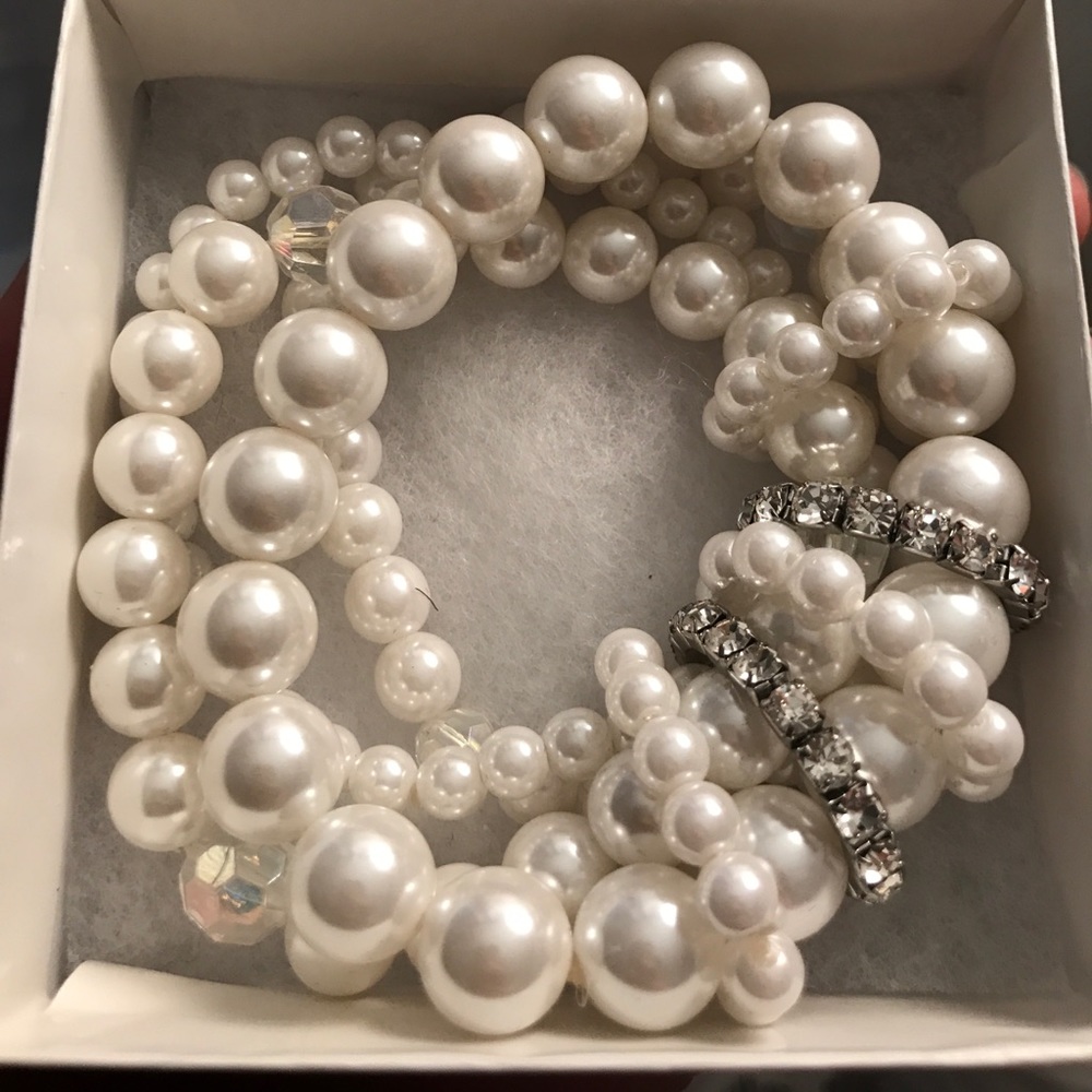 Coquette Boutique Pearl Bracelet