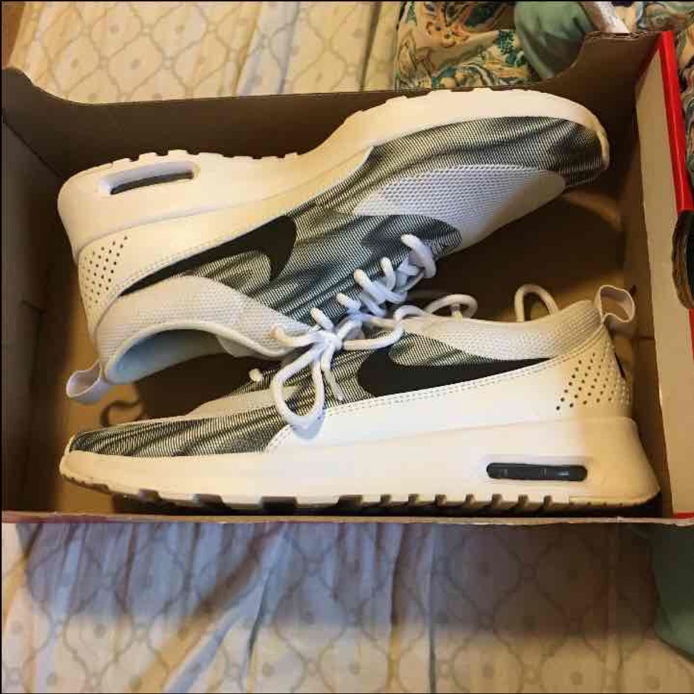 BNIB Nike air max Thea