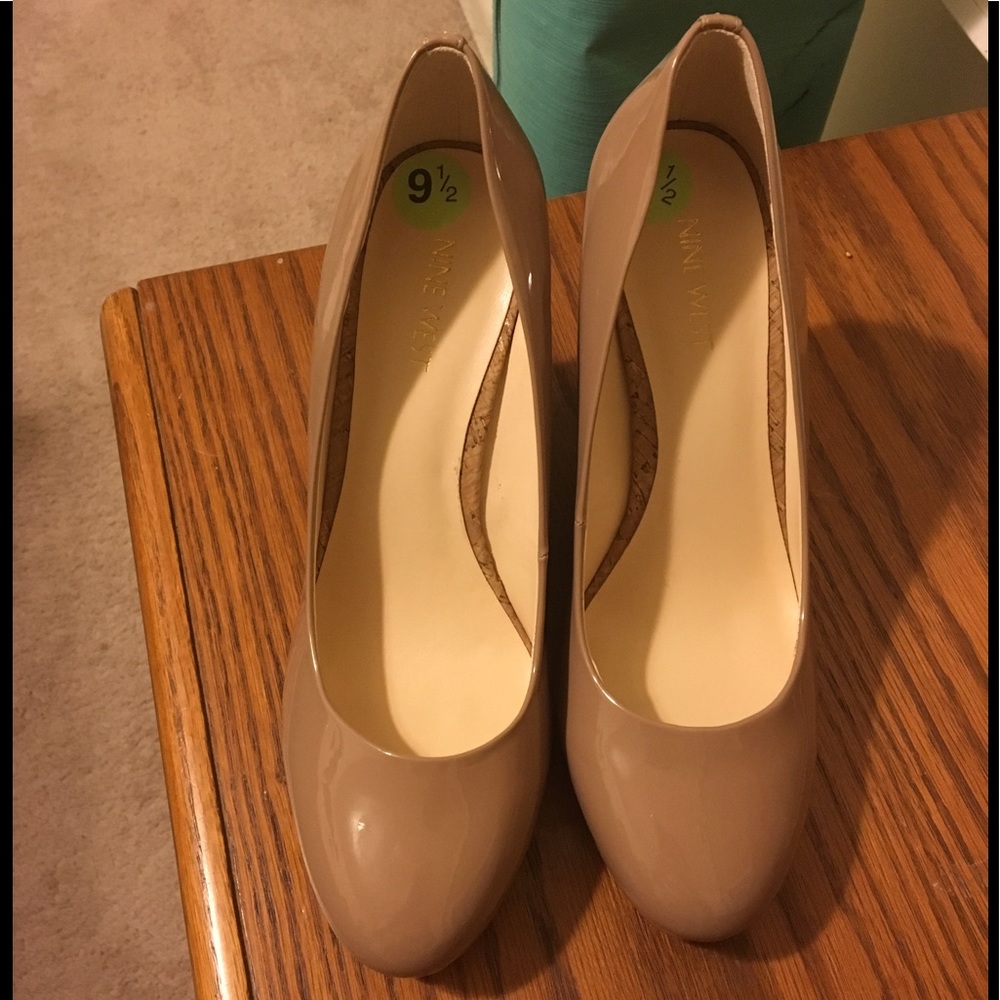 Nine West - Picture 2 of 4
