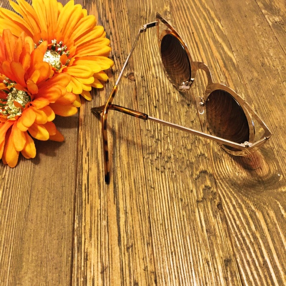 "Cleo" Gold invader dupe sunnies - Picture 3 of 3