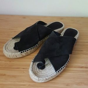 Vince 'Carlita' sandals 🌴