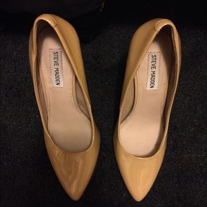 Steve Madden nude pointed toe pumps!