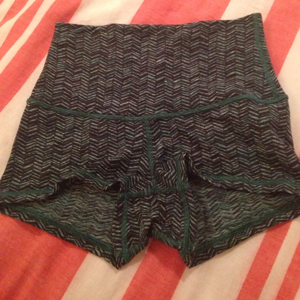 Lululemon boogie shorts size 4