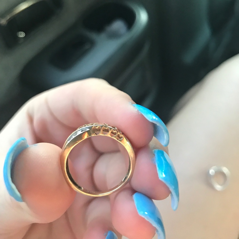 Ring - Picture 2 of 4
