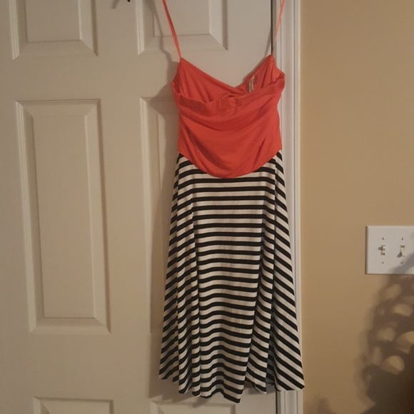 Dress - Picture 1 of 3