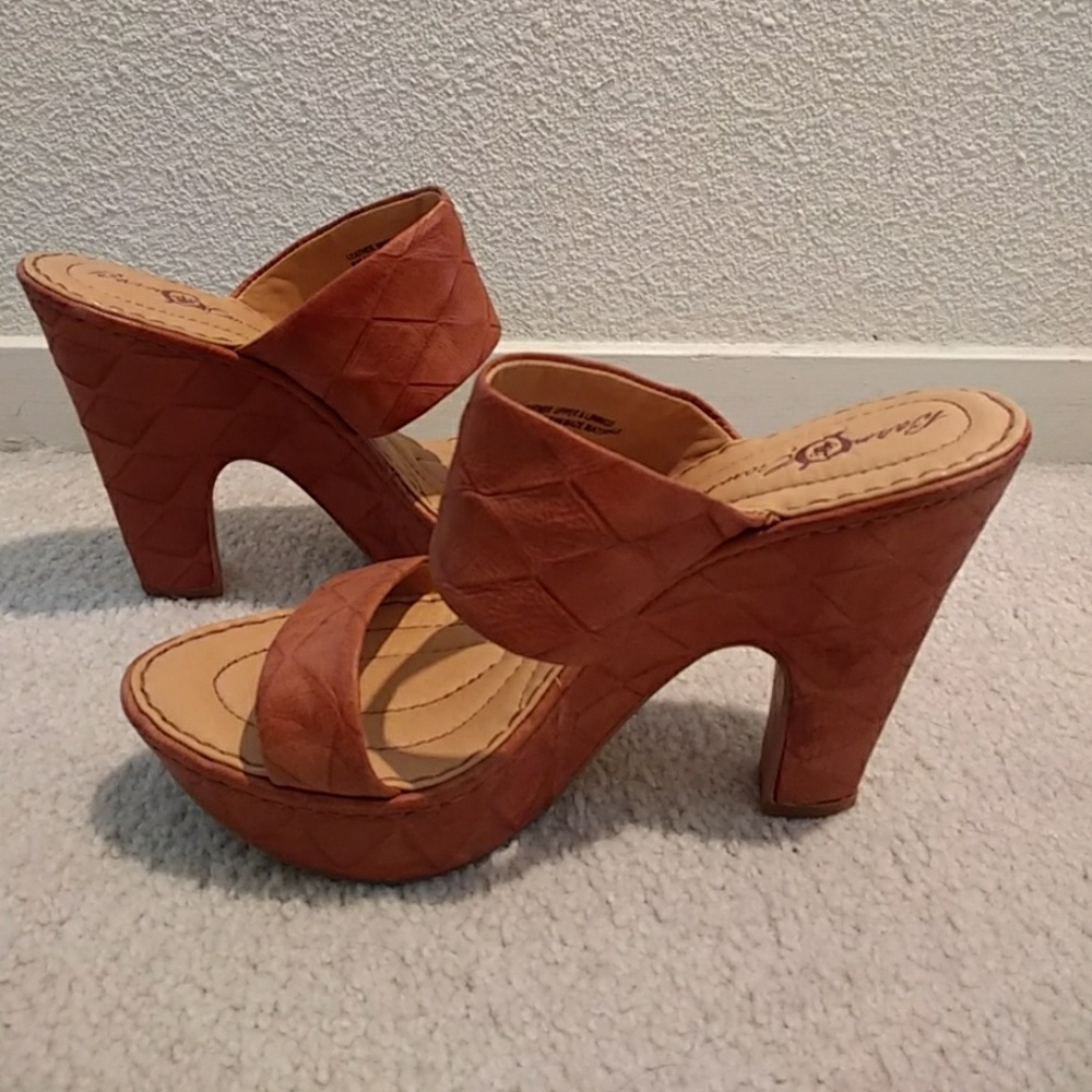 Nwot Born sandal slides