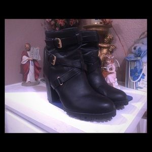 Size 10 Women's Boot.