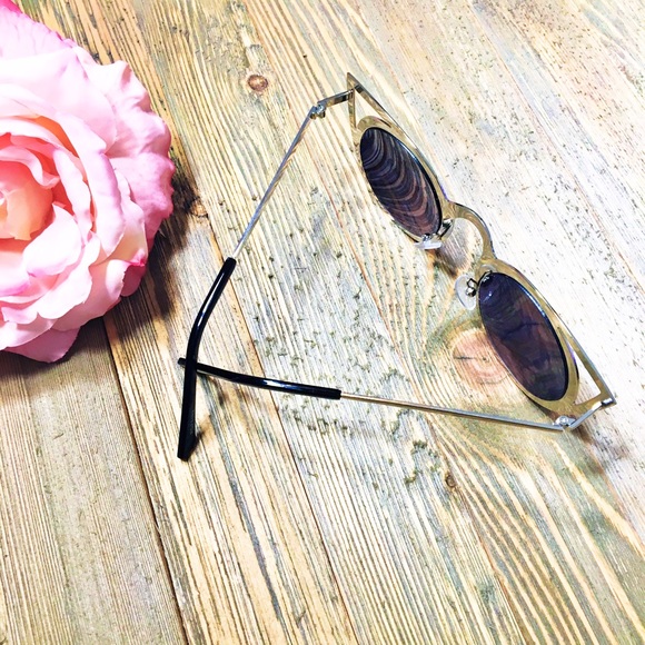 "Star Jumper" Silver cat eye cut out invader dupes - Picture 3 of 3