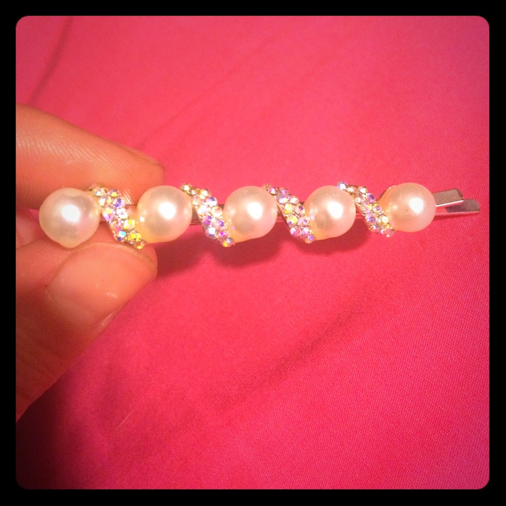 Pearl and cubic zirconia hair piece