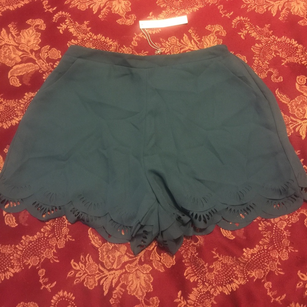 LC Shorts - Picture 2 of 3