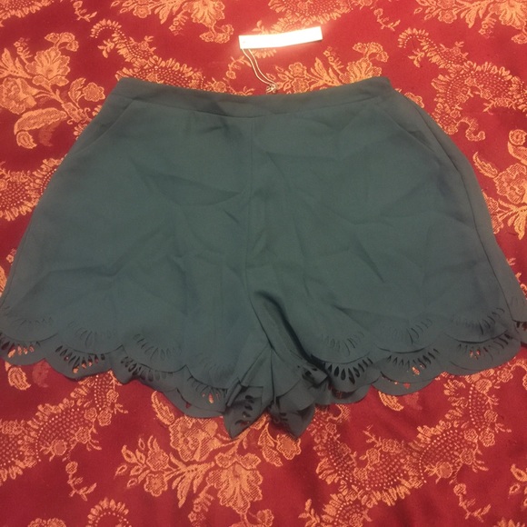 LC Shorts - Picture 2 of 3