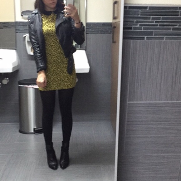 Yellow and black Peter Pan collar dress - Picture 3 of 4