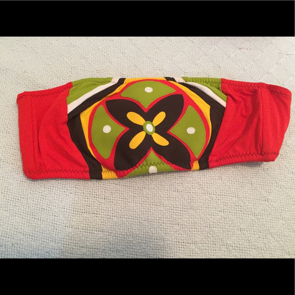 Becca bikini top size small swimwear