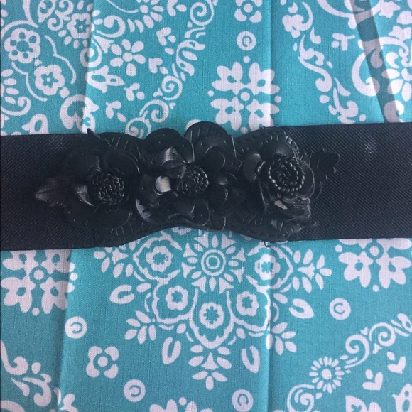 Black flower belt