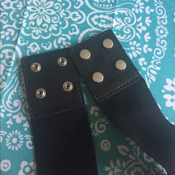 Black flower belt