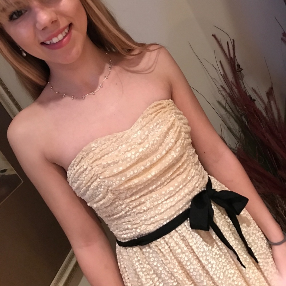 Additional pictures of Beautiful Strapless Dress