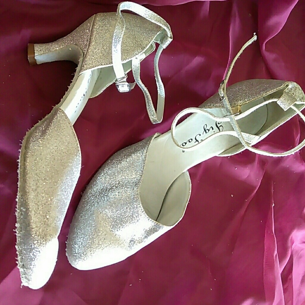 LIKE NEW Ballroo Latin Salsa Dance Sz 7.5 low heel