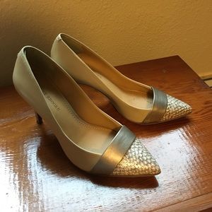 Audrey Brooke sz 8 beige snake skin pumps