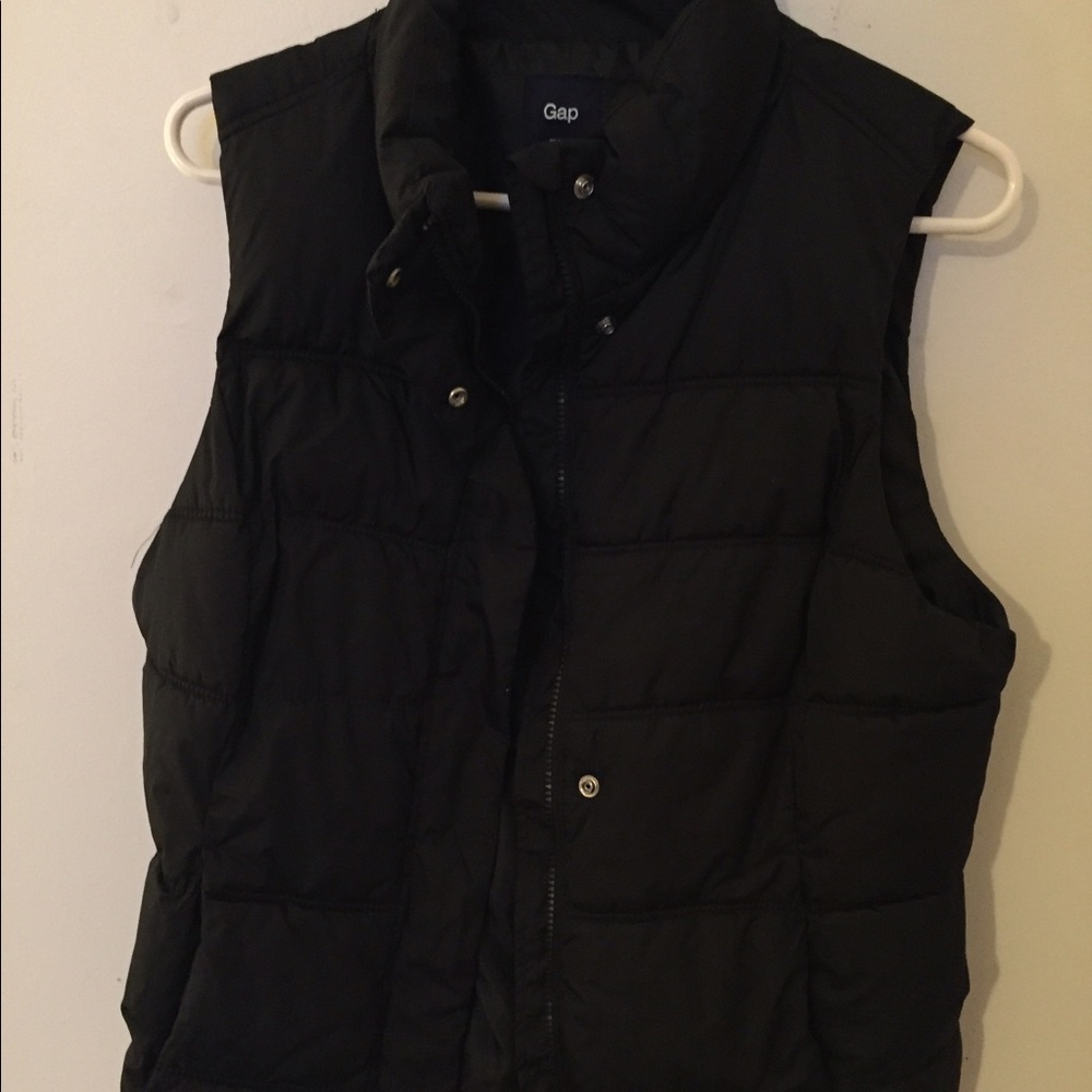 Gap puffer vest, size large