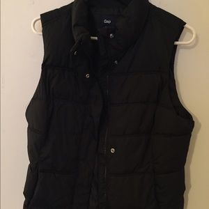 Gap puffer vest, size large