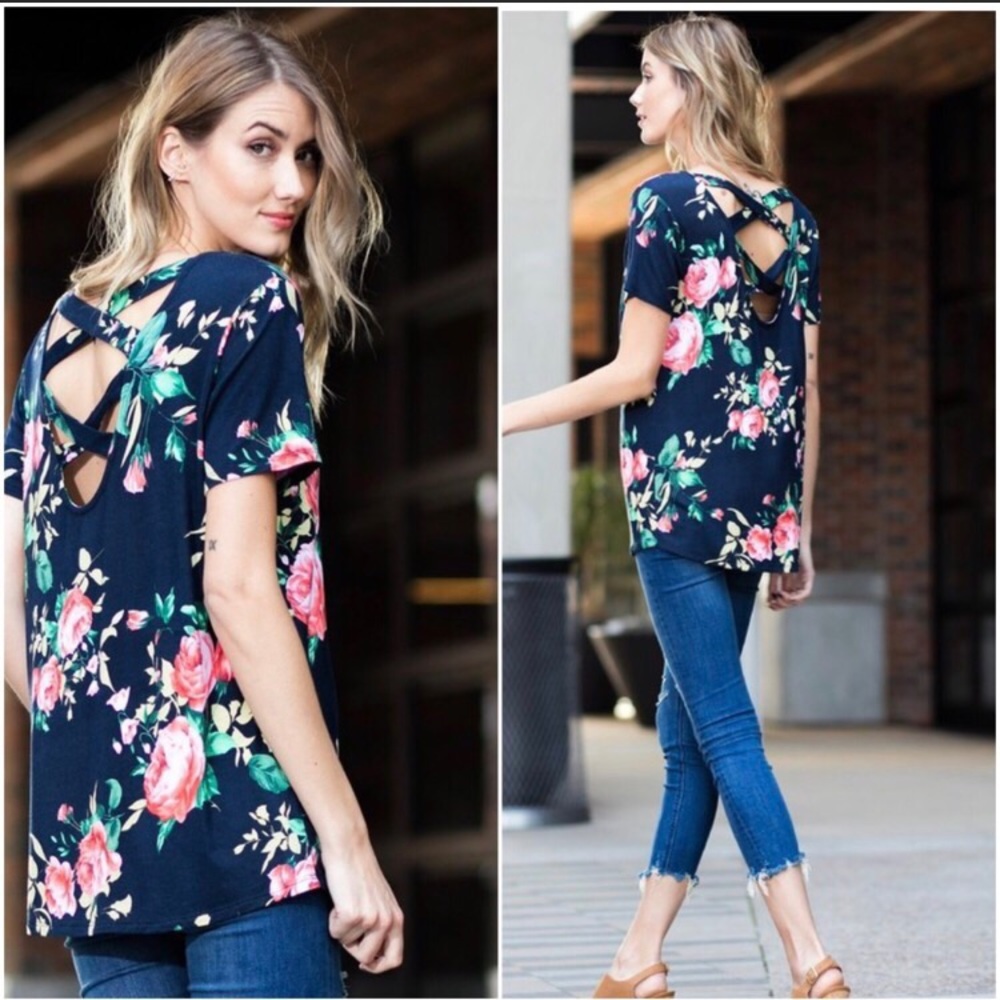 🌸 SALE- Floral open criss cross back top LAST ONE
