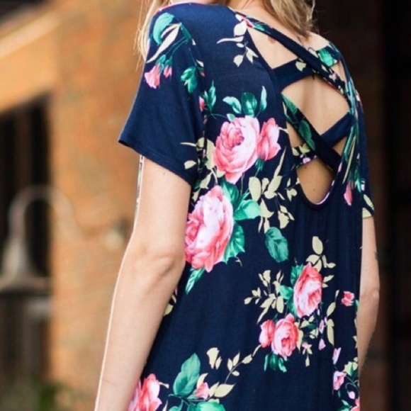 🌸 SALE- Floral open criss cross back top LAST ONE - Picture 3 of 3