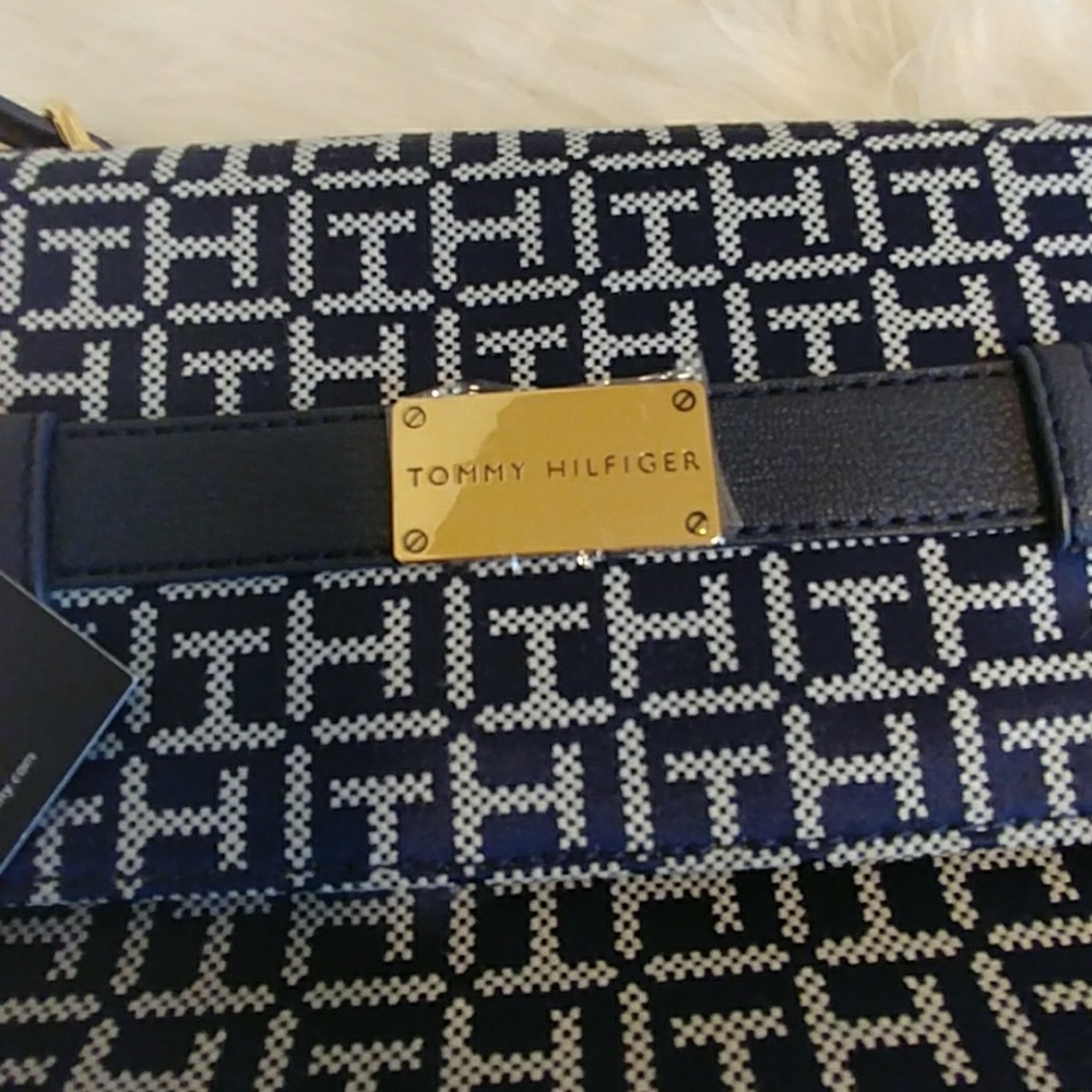 Tommy Hilfiger crossbody bag - Picture 2 of 6