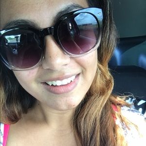 Meet your Posher, Akanahe