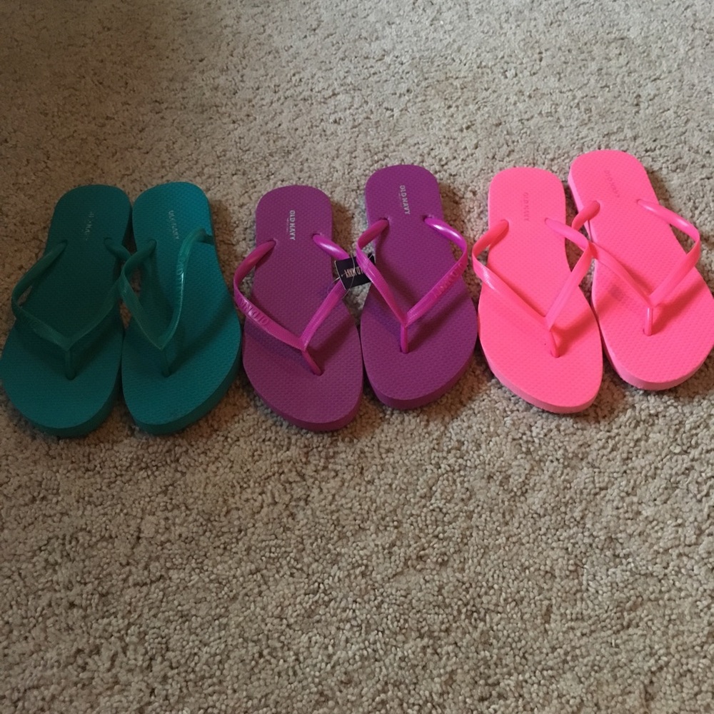 3 PAIRS OF FLIP FLOPS