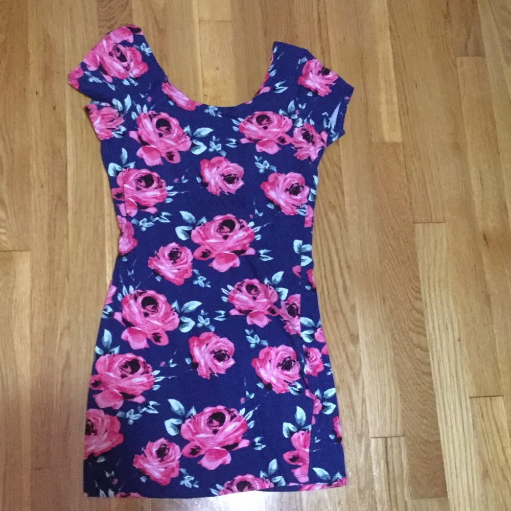 Backless rose bodycon dress