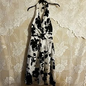 GORGEOUS WH/BM DRESS SIZE 6 ...LIKE NEW!