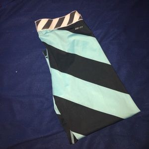 Nike Pro Stripe Cropped Leggings