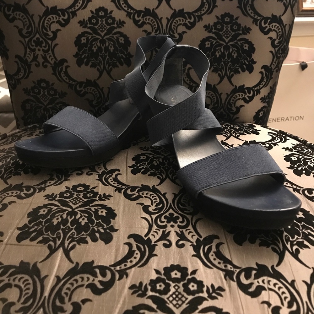 Blue Ralph Lauren wedge scandals.