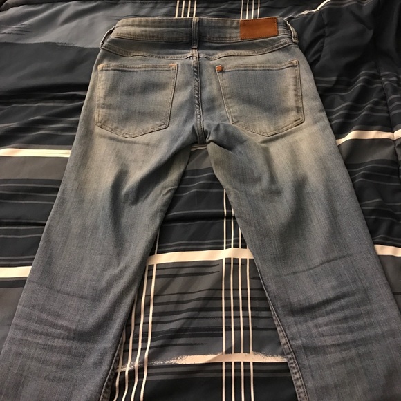 Distressed jeans - Picture 2 of 3