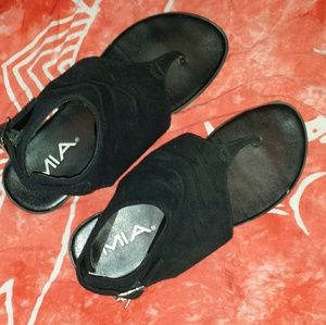 Velvet - like sandals