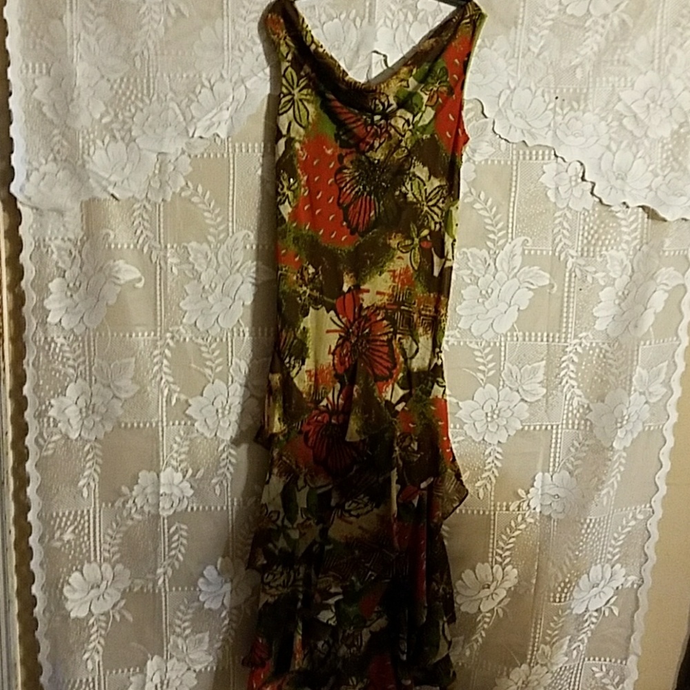 Stunning ! Free flowing Plus size DRESS size 16