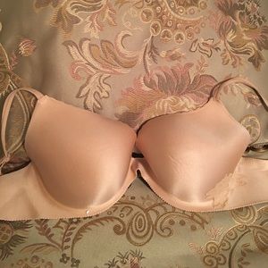 🎉sale🎉VS Angels Secret Embrace nude bra 36DD