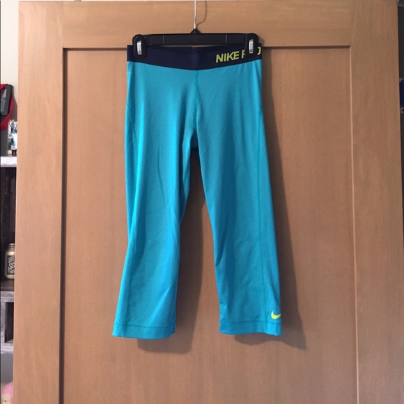 Nike Pants - Nike Pro Cropped Leggings