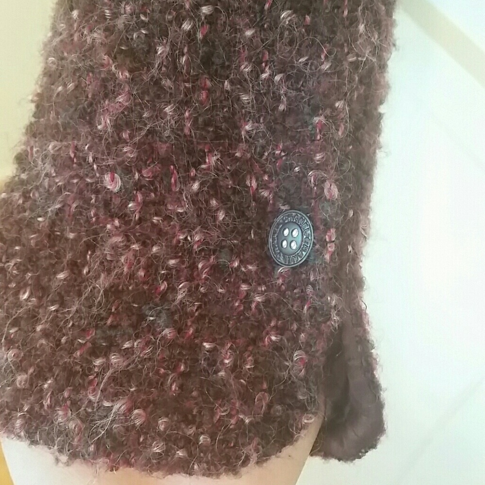 SOLD 🌟🌟HP🌟🌟Chanel Jacket - Picture 3 of 6