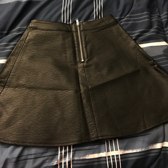 Leather skirt - Picture 2 of 2