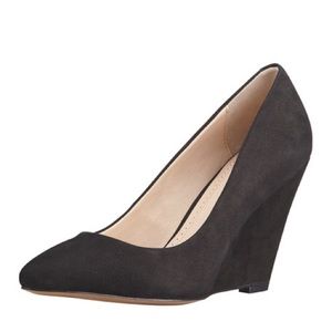 New Pour la Victoire sz 7.5 black suede wedges