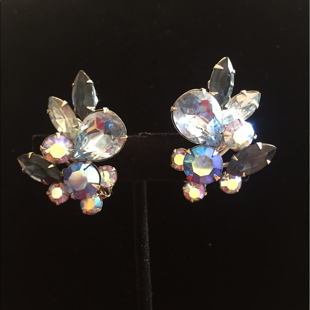 Vintage clip rhinestone earrings