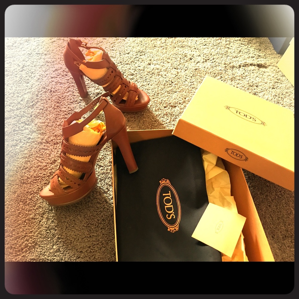 Tod's Sandal cuoio tacco 105 forature