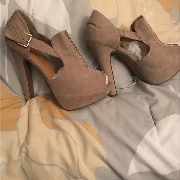 Tan suede open toe booties - Picture 1 of 2