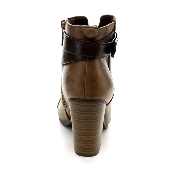 Belted Chunky Stacked Heel Ankle Bootie - Picture 4 of 5