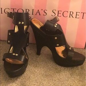 Bakers black platform "Melissa" sandal.