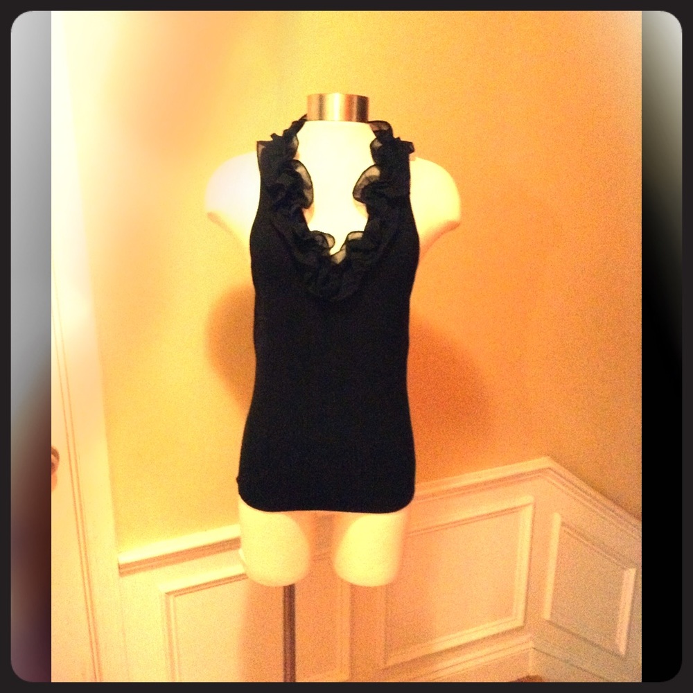 Black sleeveless ribbed sweater.